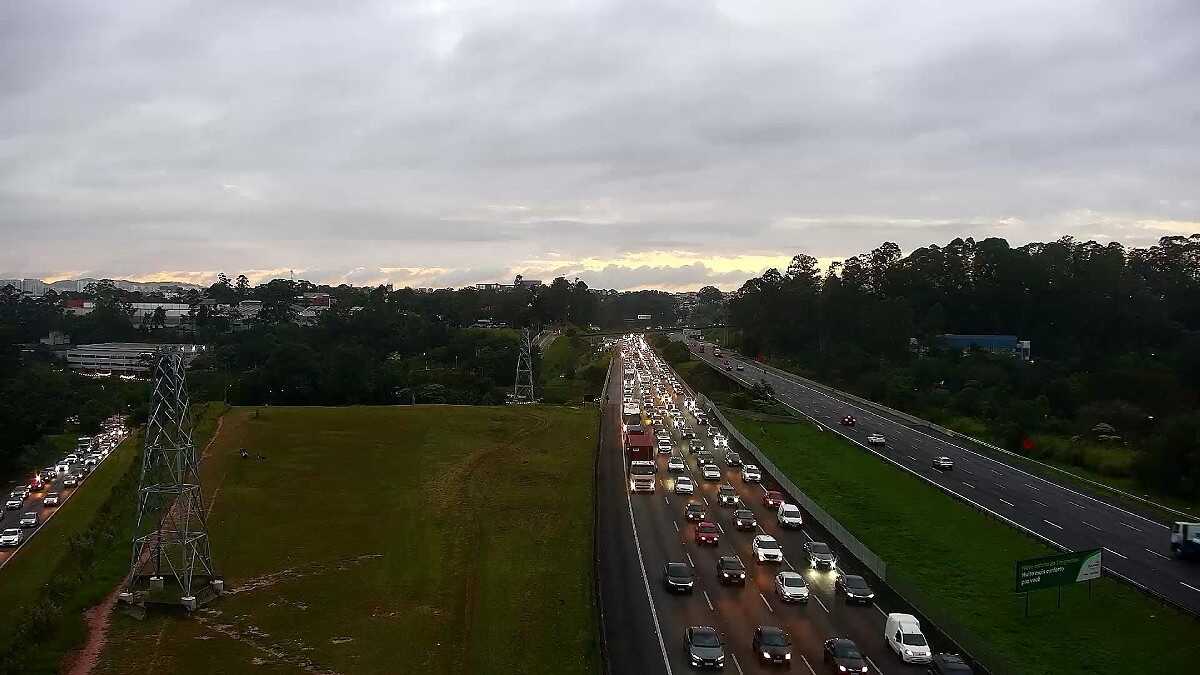Volta do rodízio e atraso de 28 minutos marcam trânsito de SP nesta segunda-feira