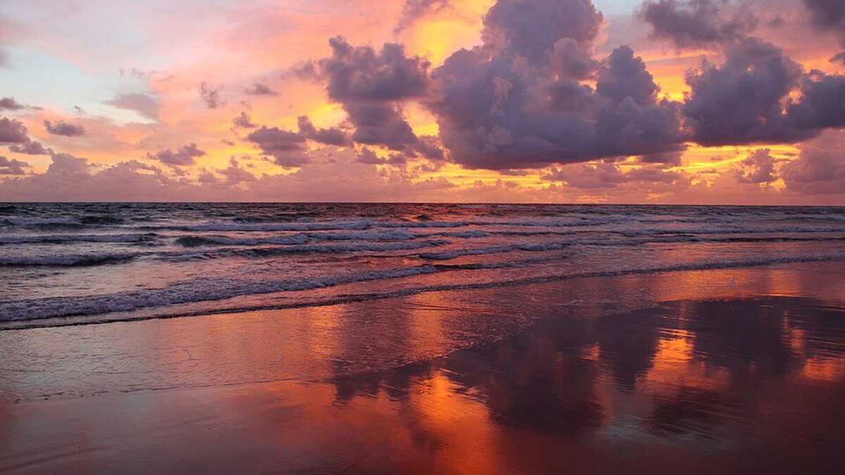 Península isolada na Bahia esconde praias paradisíacas e vila de pescadores