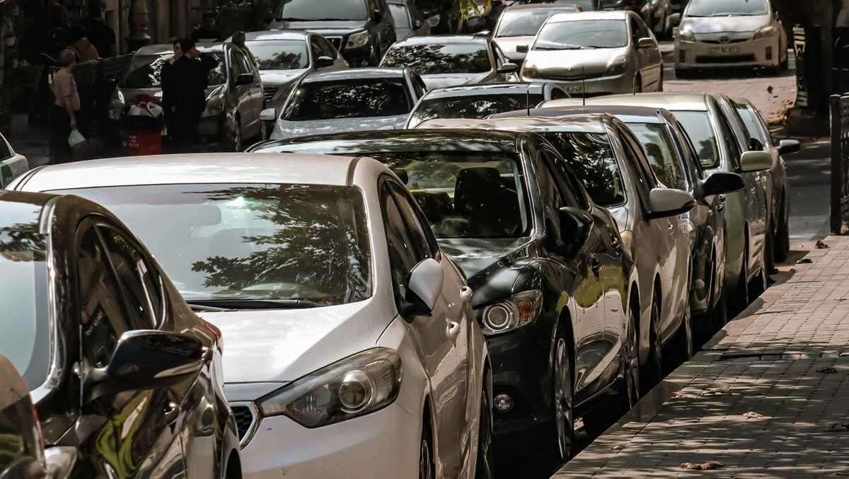 Cidade de SP aprova troca de vagas de carros por áreas verdes nas ruas