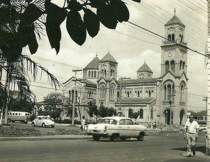 Década de 1960 - Igreja e Largo de Moema