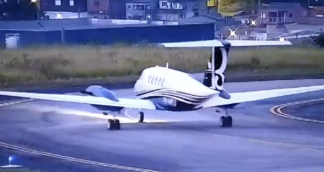 Avião usado para transportar barras de ouro até o aeroporto de Sorocaba (SP) 