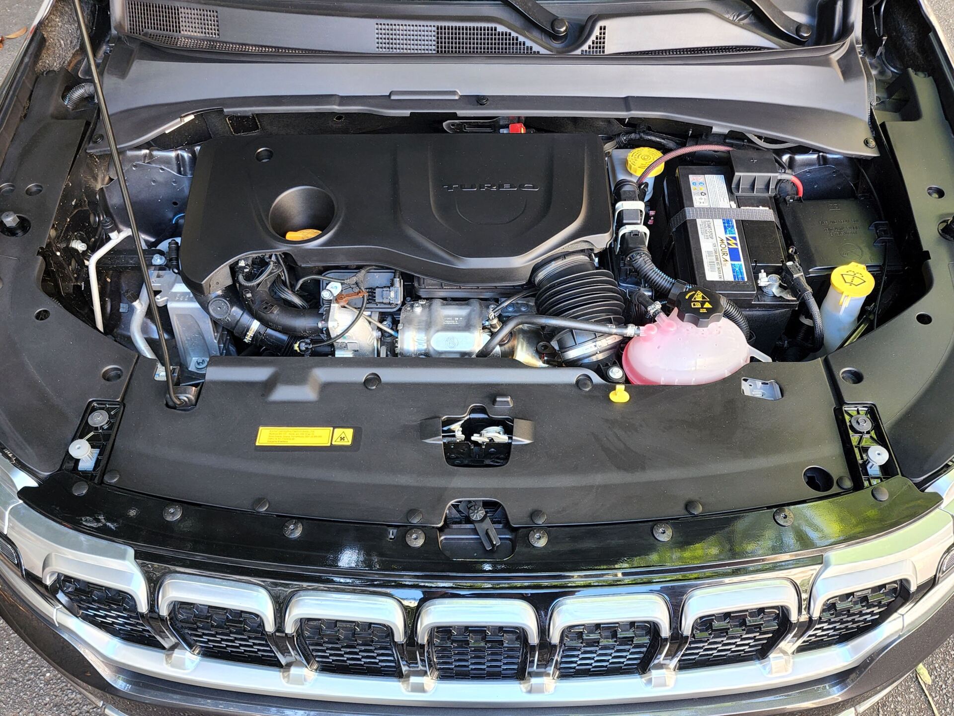 O motor 1.3 T270 já é utilizado na Fiat Toro e no Compass e tem 180 cavalos com gasolina e 185 cavalos com etanol, ambos a 5.700 rotações por minuto, e 27,5 kgfm (270 Nm, daí o nome) de torque a partir de 1.750 giros