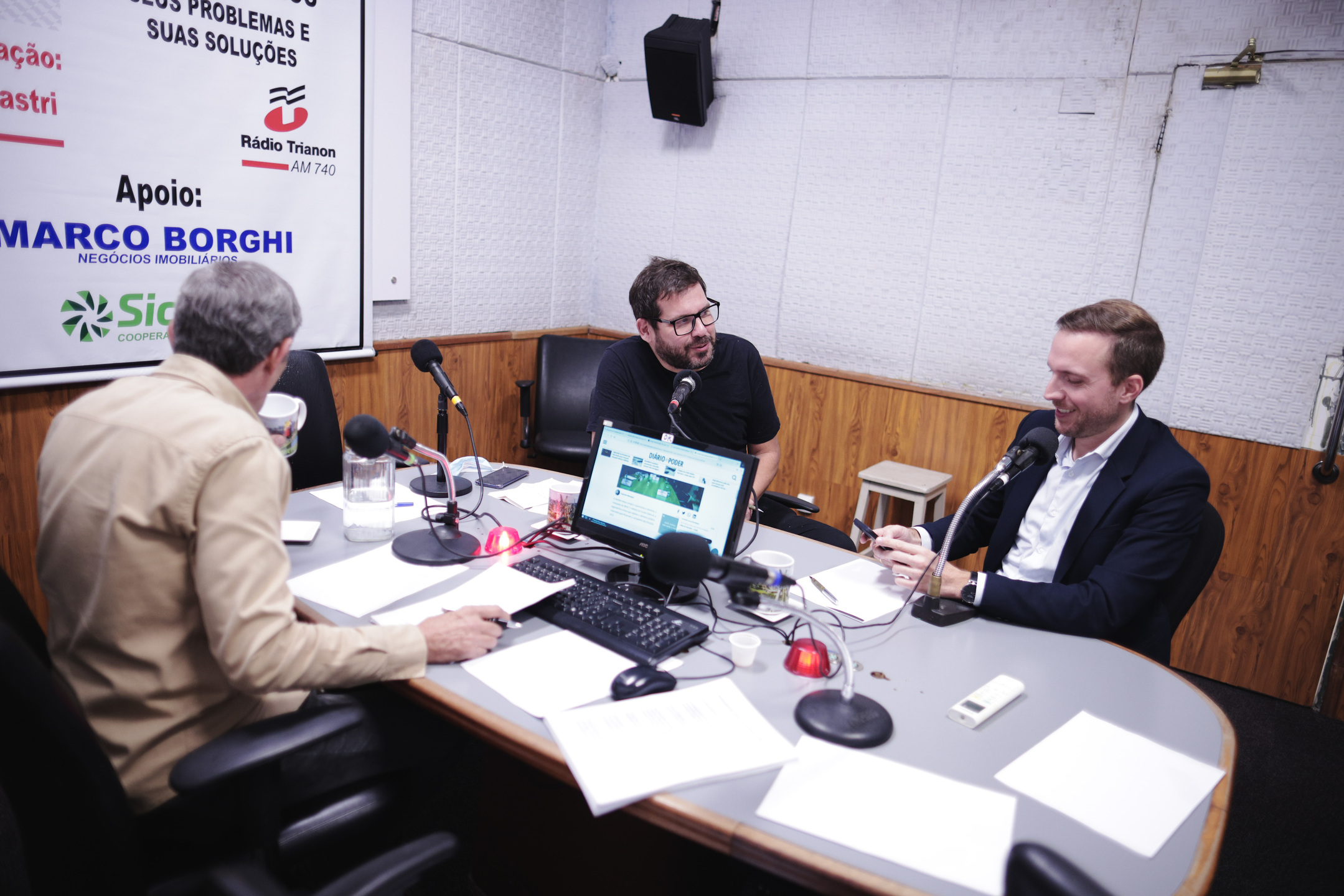 Vinicius Poit em entrevista à Rádio Trianon e à Gazeta