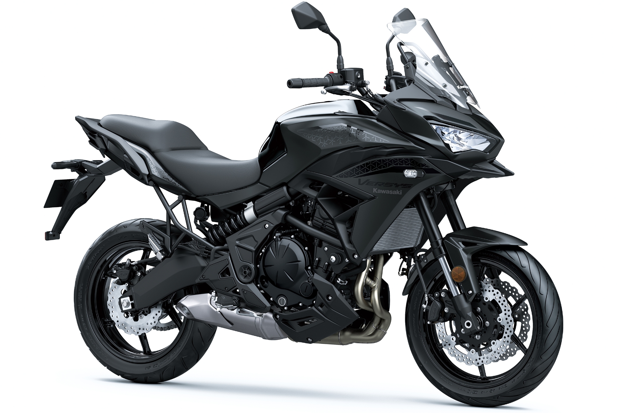 A Versys 650 2023 manteve seu tradicional motor bicilíndrico paralelo, DOHC, com refrigeração líquida e 649 cm³, com potência de 67 cavalos a 8.500 rpm e torque de 6,2 kgfm a 7 mil rpm