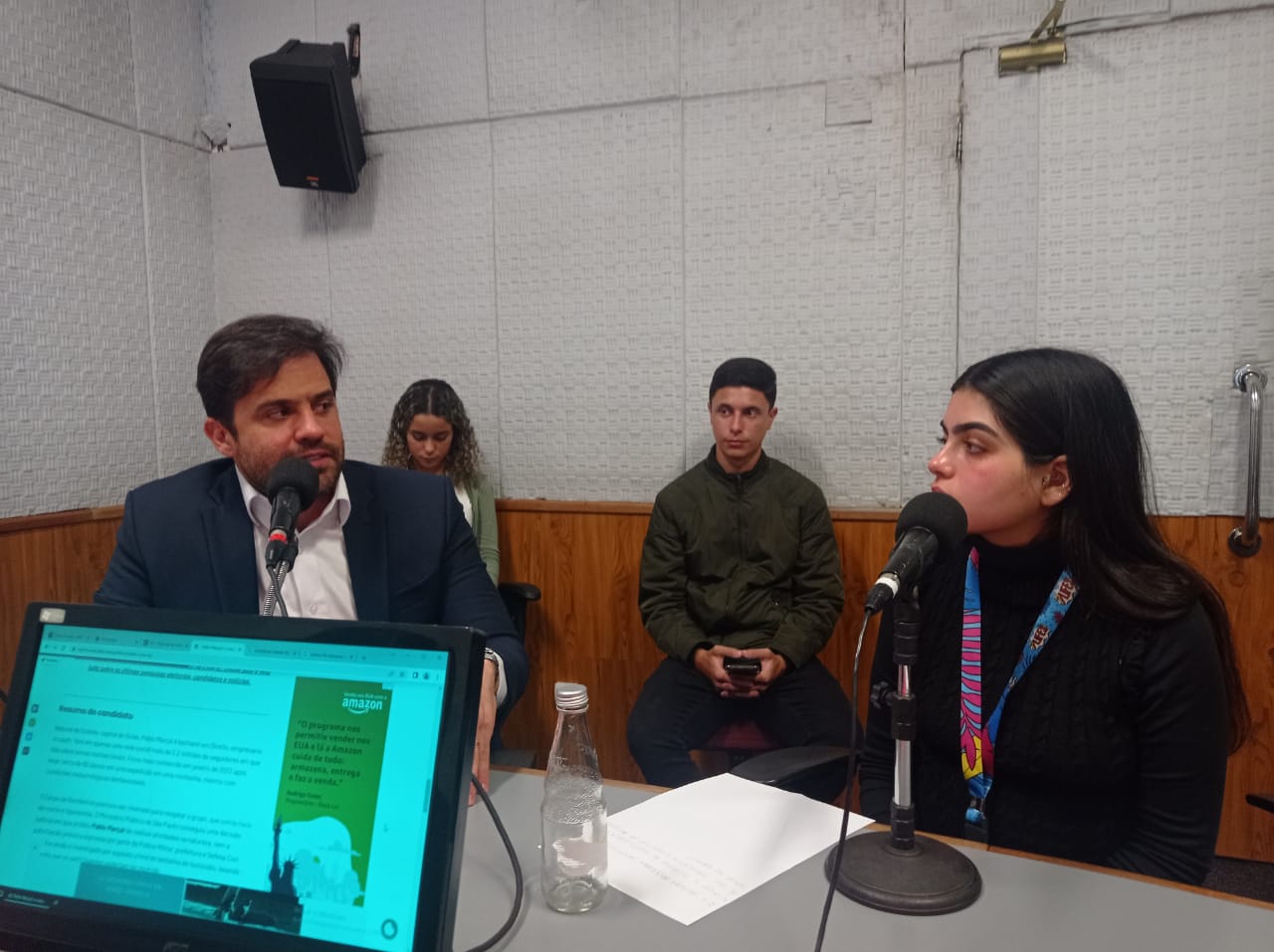 Bianca Charkani, estudante da Cásper Líbero, durante entrevista com Pablo Marçal