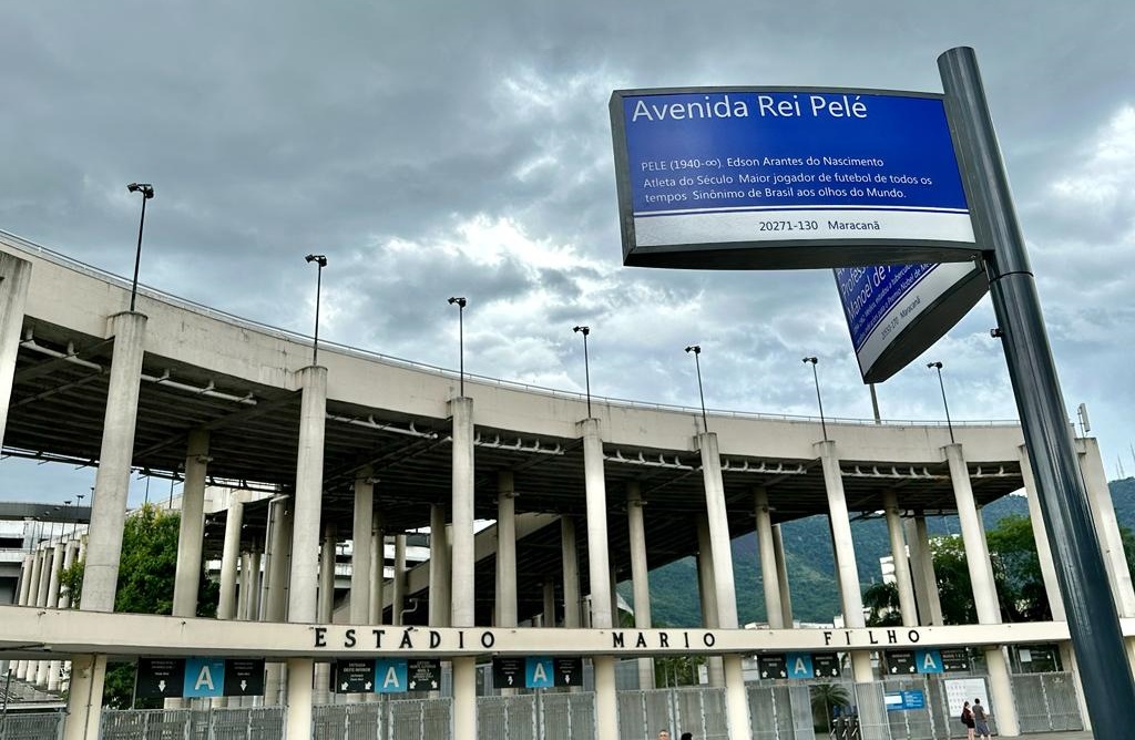 Avenida Rei Pelé, em frente ao Maracanã, no Rio