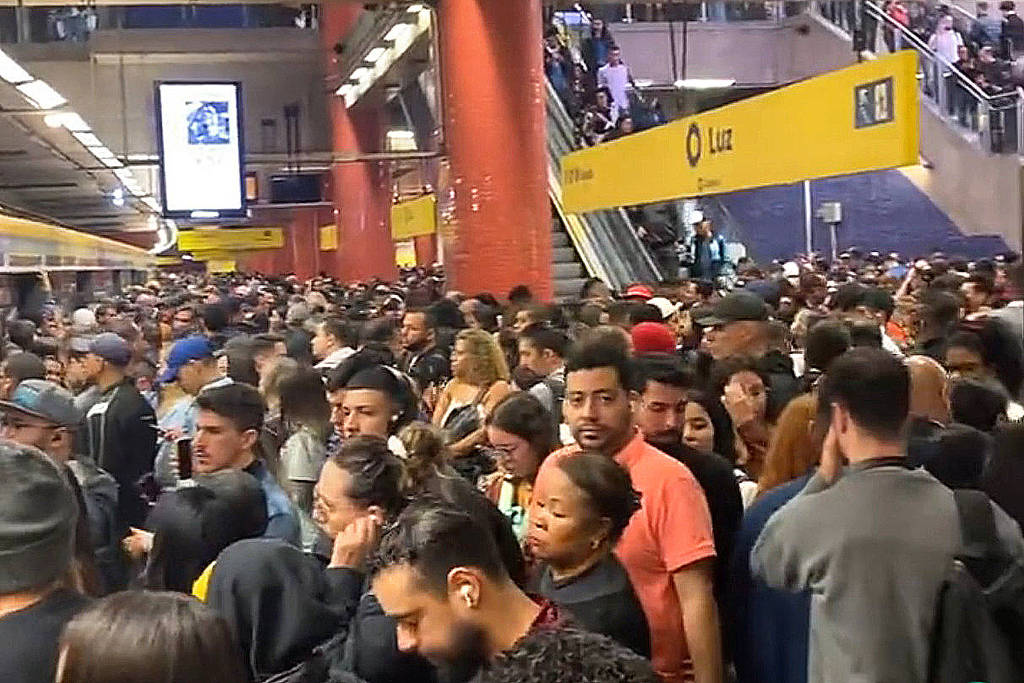 Em São Paulo, os trens da linha 4-amarela do metrô e linha 15-prata do monotrilho, circularam com velocidade reduzida