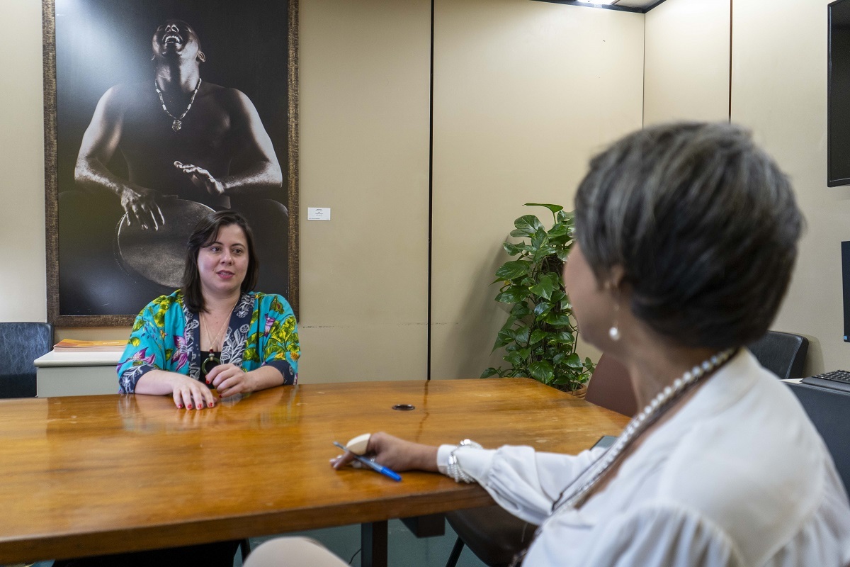 Sâmia Bomfim é entrevistada pela jornalista Letícia Maria