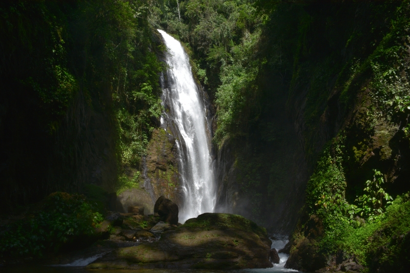 Cachoeiras em SP são opções para se refrescar nesta primavera; na foto vemos a cachoeira Queda de Meu Deus