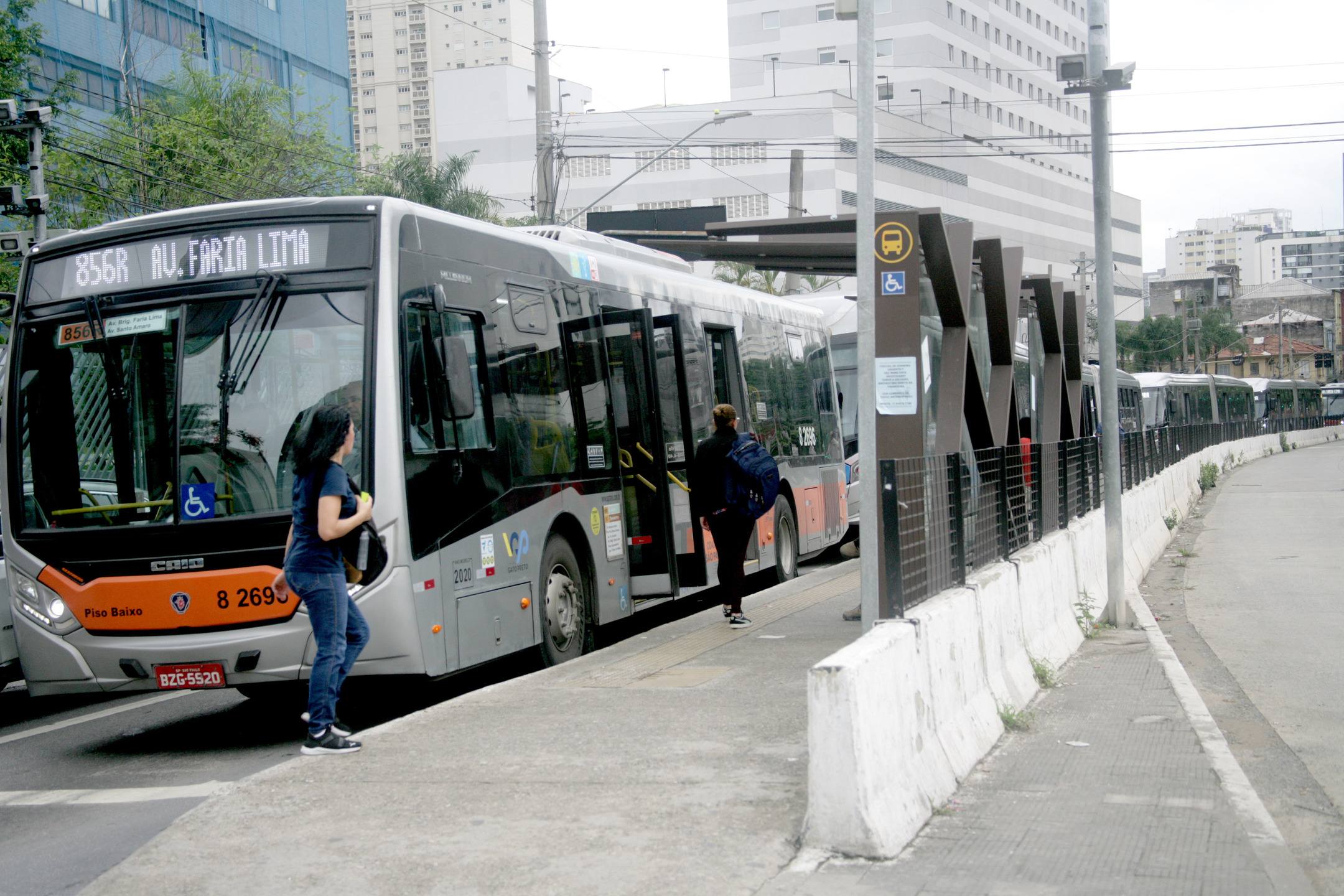 A Prefeitura de São Paulo vai recorrer à Justiça para garantir o funcionamento das linhas de ônibus na Capital nesta sexta-feira (1º) após motoristas e cobradores anunciarem greve