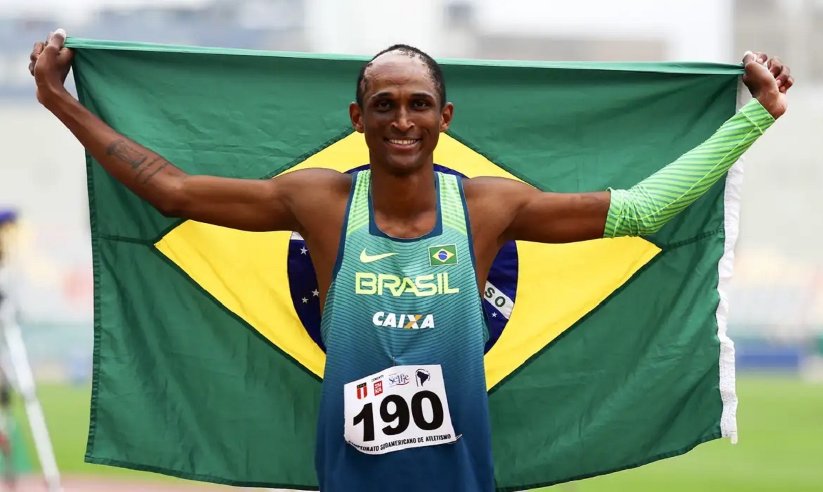Alison dos Santos, atleta especializado nos 400 metros com barreira