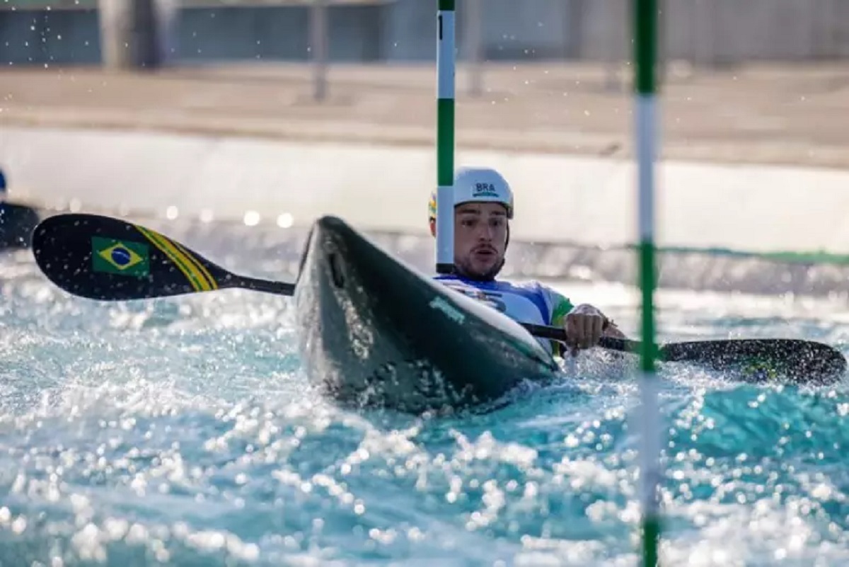 Atleta Pepê Gonçalves, canoísta de slalom brasileiro