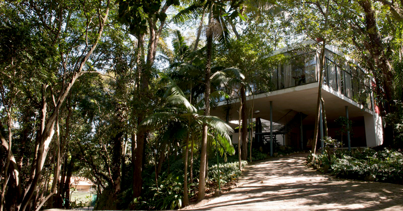 Casa de Vidro é marco da arquitetura moderna em São Paulo 