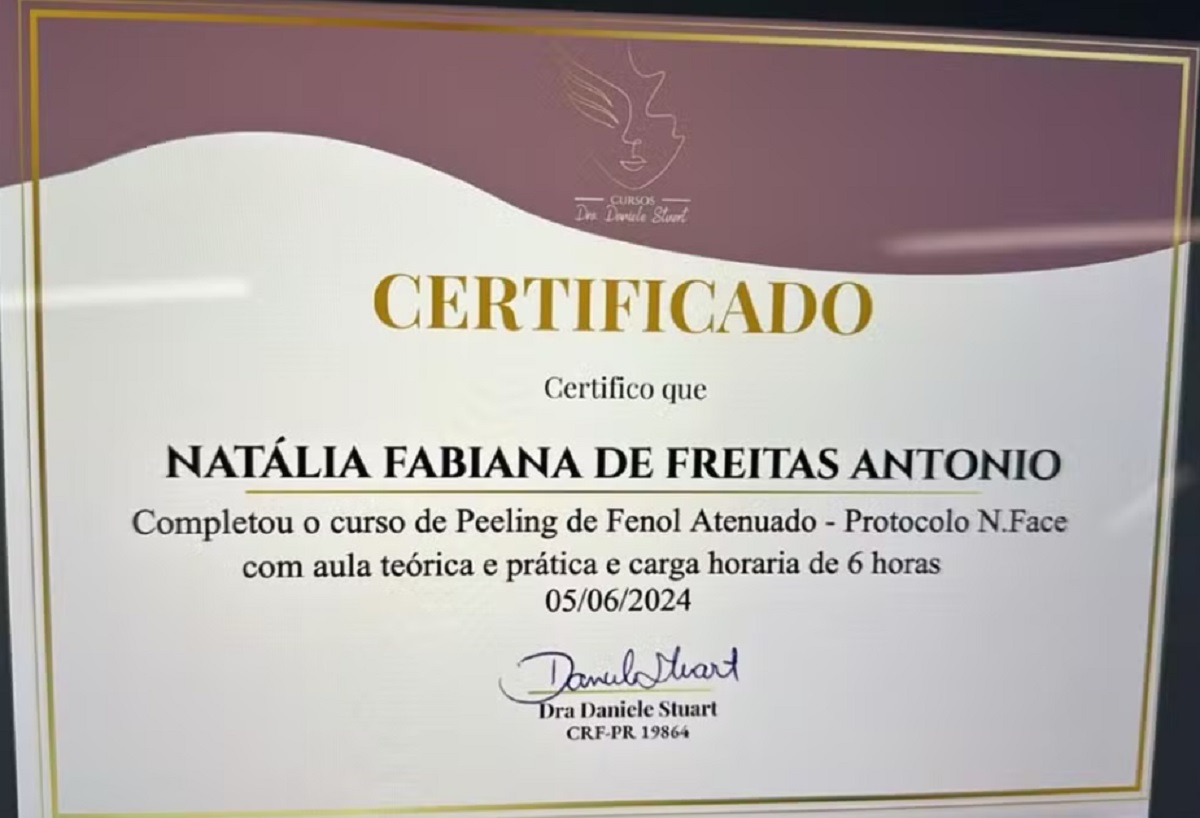 Certificado do curso de peeling de fenol de Natália Becker, indicando conclusão em junho de 2024