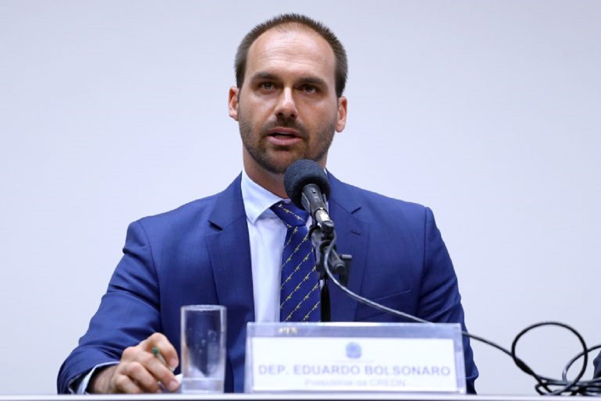 Deputado Eduardo Bolsonaro, conivente com a proposta