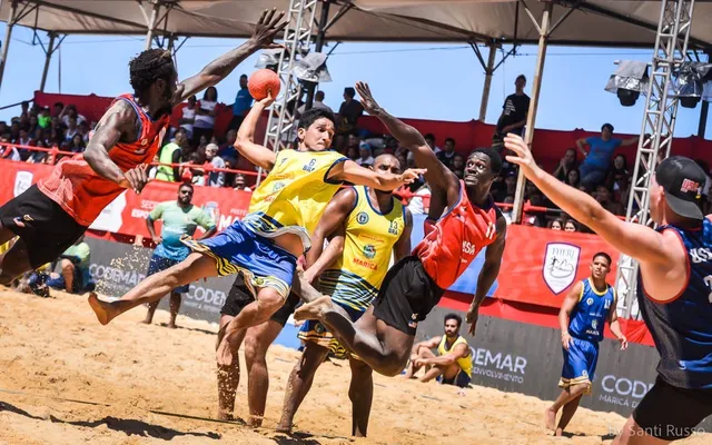 Brasil é considerado potência no handebol de praia  Foto: Santiago Russo/@play_handball