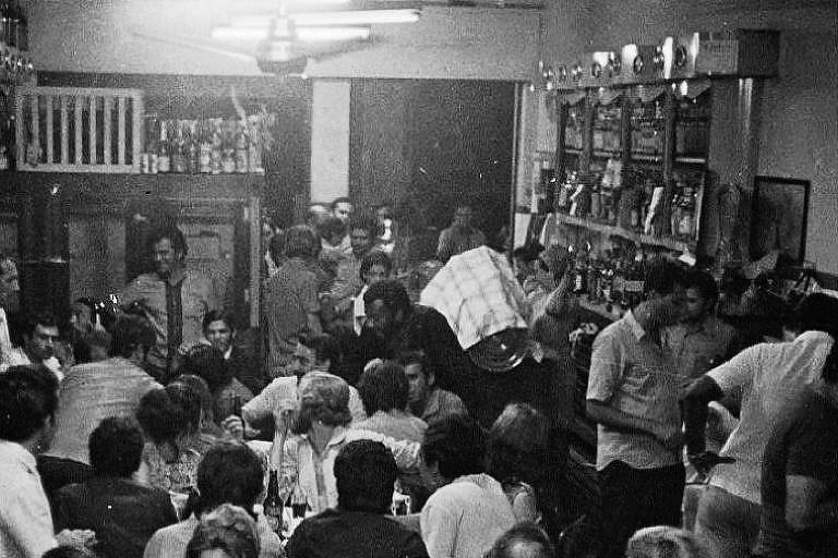 Foto do Bar Soberano, na década de 1970, tirada pelo cineasta Ozualdo Candeiras