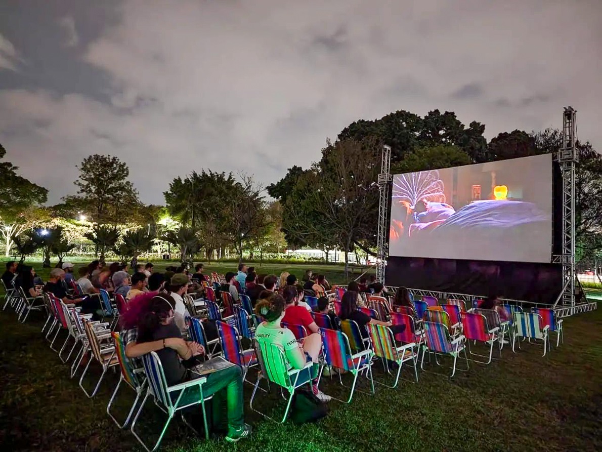 Cine na Praça tem sessões gratuitas acontecem até 12 de setembro e conta com exibições ao ar livre no parque Ceret