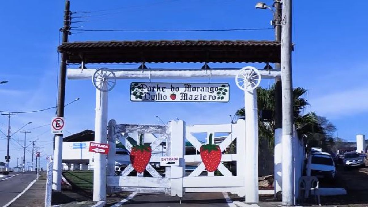 Entrada da Festa do Morango de Janiru e Atibaia