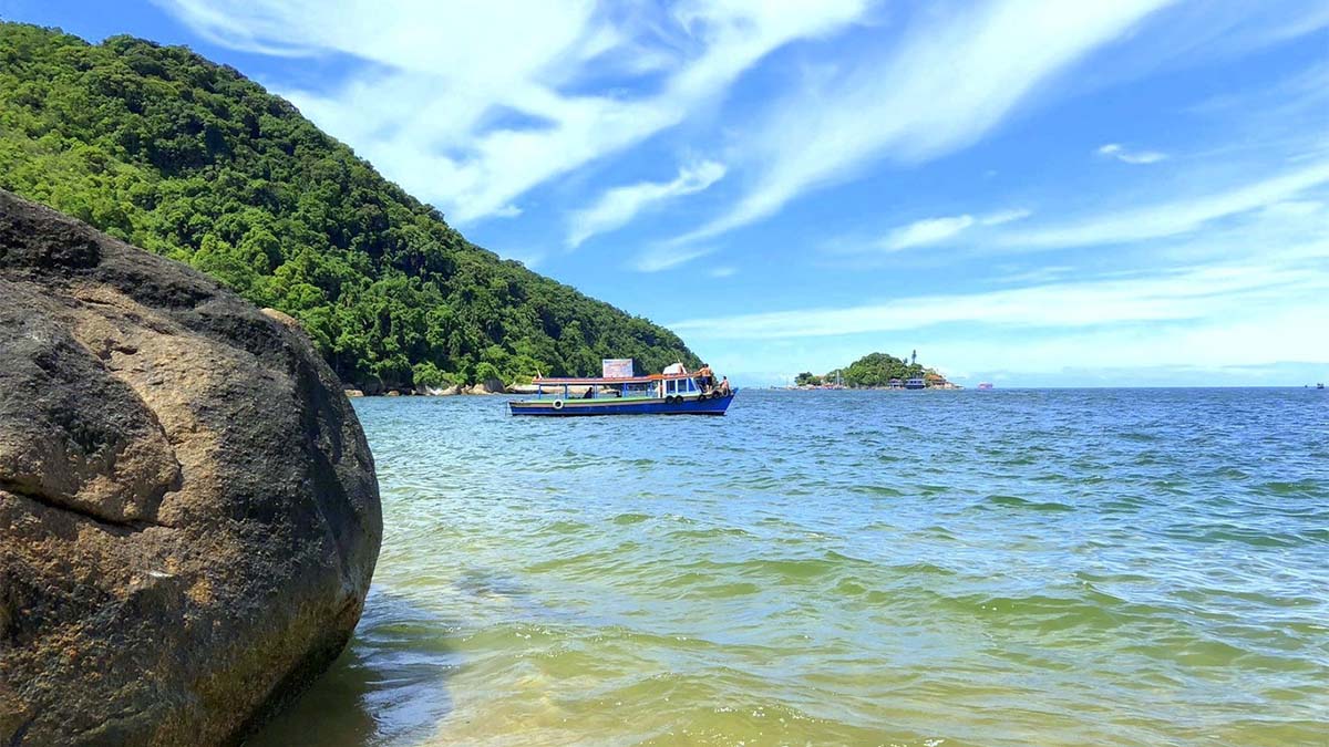 Praia do Sangava, no Guarujá