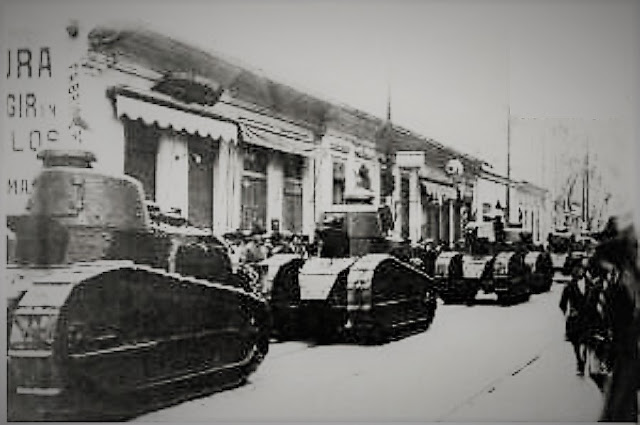 Tanques Renault FT-17, da Companhia de Carros de Assalto, empregados para destruir a bateria de canhões rebelde