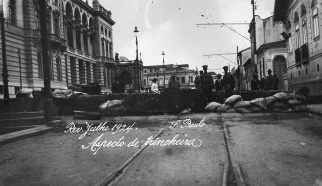 Trincheira em SP durante a revolta Paulista de 1924