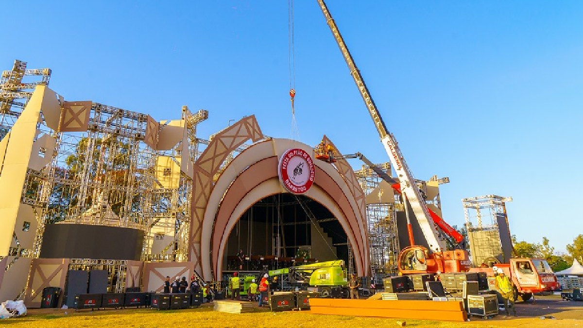 O palco Amanhecer, um dos principais dentro do evento, está maior para evento deste ano