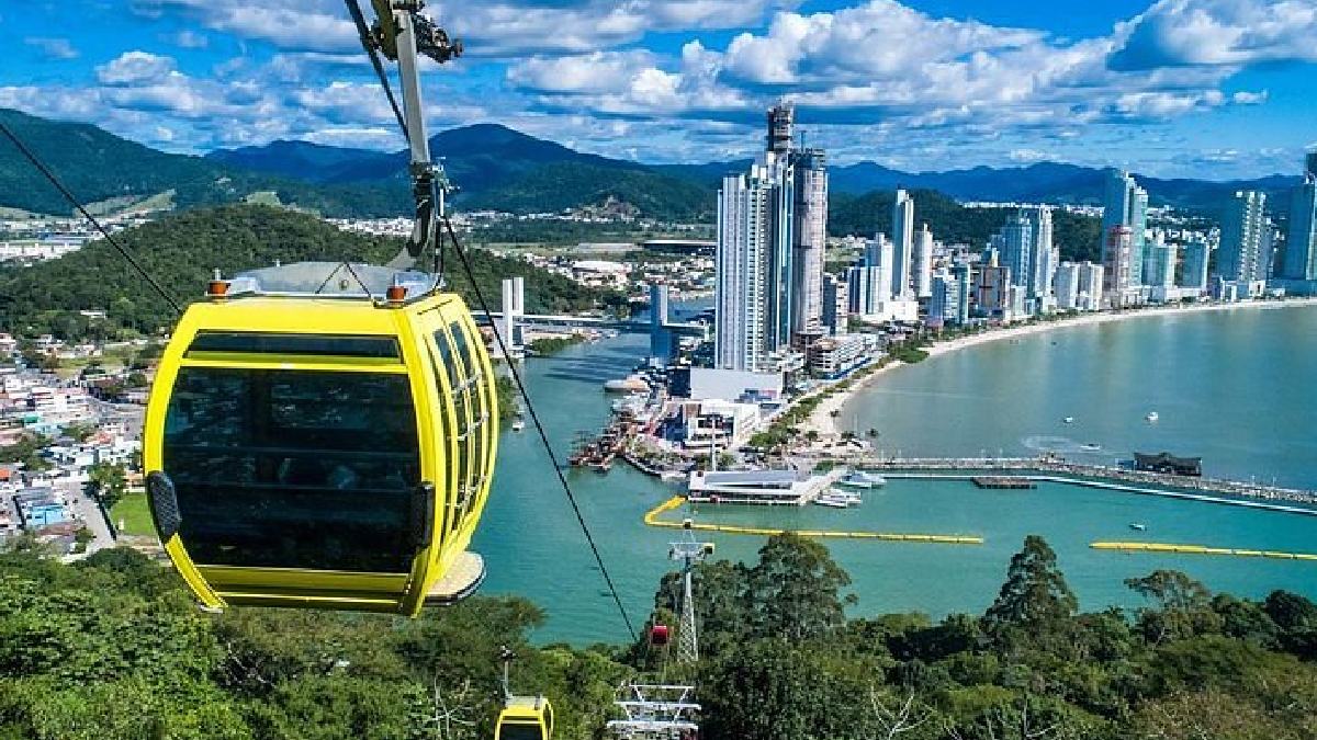 Parque Unipraias é um teleférico em Balneário Camboriú