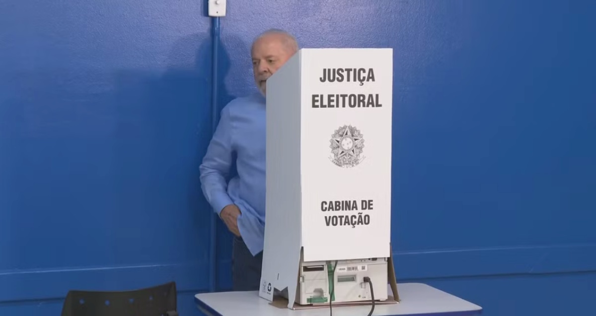 Lula registrou seu voto em São Bernardo do Campo, às 9h20