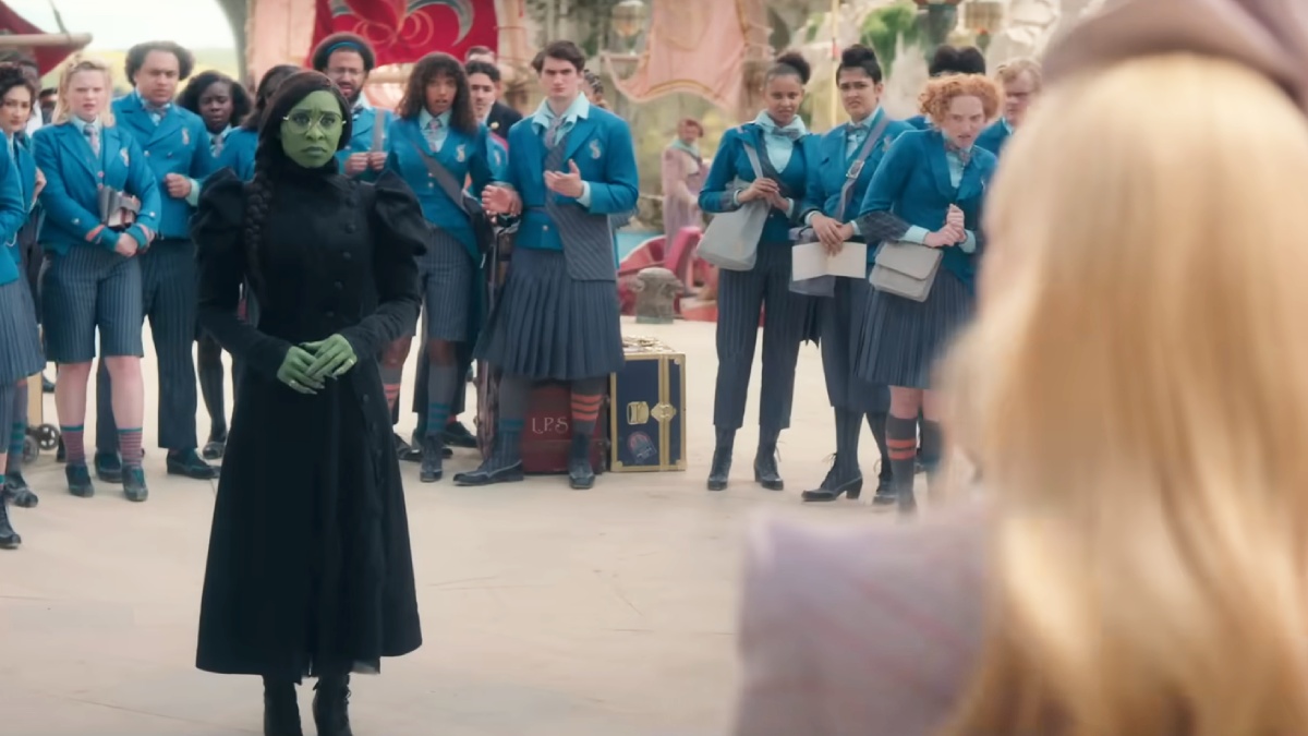 Elphaba é julgada por Glinda quando chega à Universidade Shiz 