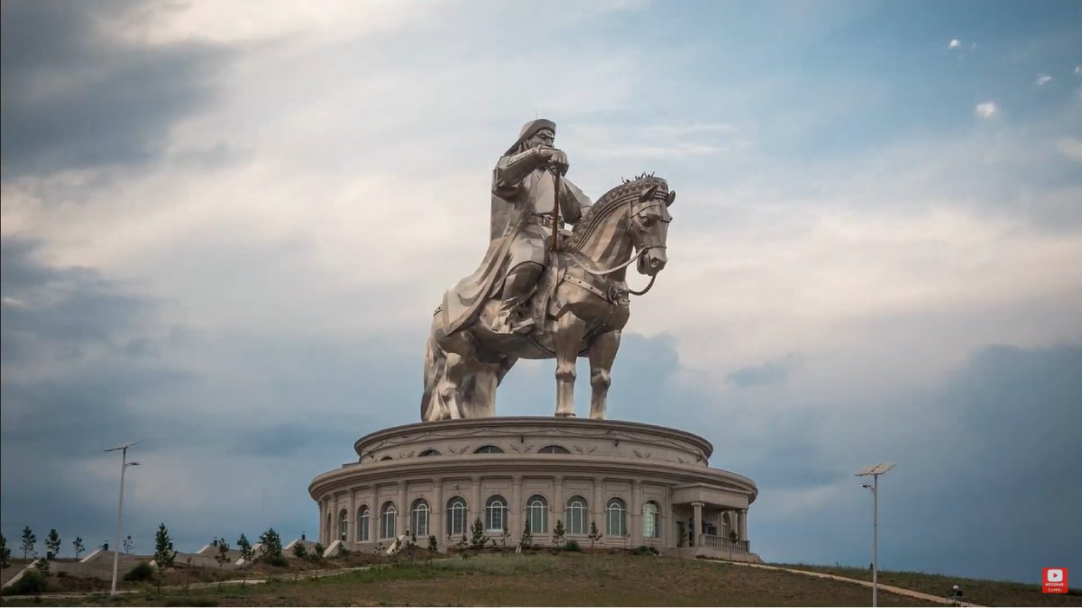 Na Mongólia, fica localizada a maior estátua de homem montado em um cavalo do mundo