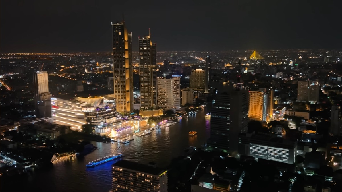 A vida noturna de Bangkok é agitada, principalmente nos rooftops