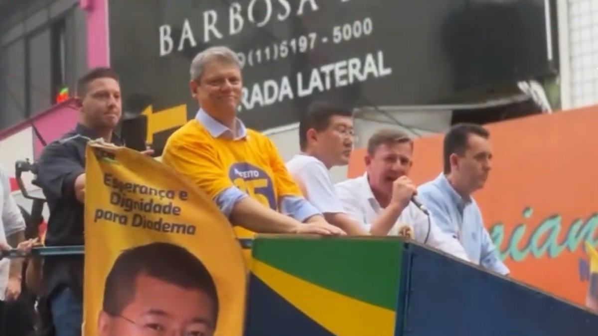 Tarcísio de Freitas, governador de São Paulo; Taka Yamauchi, prefeito de Diadema; Orlando Morando, ex-prefeito de São Bernardo, e Paulo Serra, ex-prefeito de Santo André (Foto: Reprodução/Youtube)