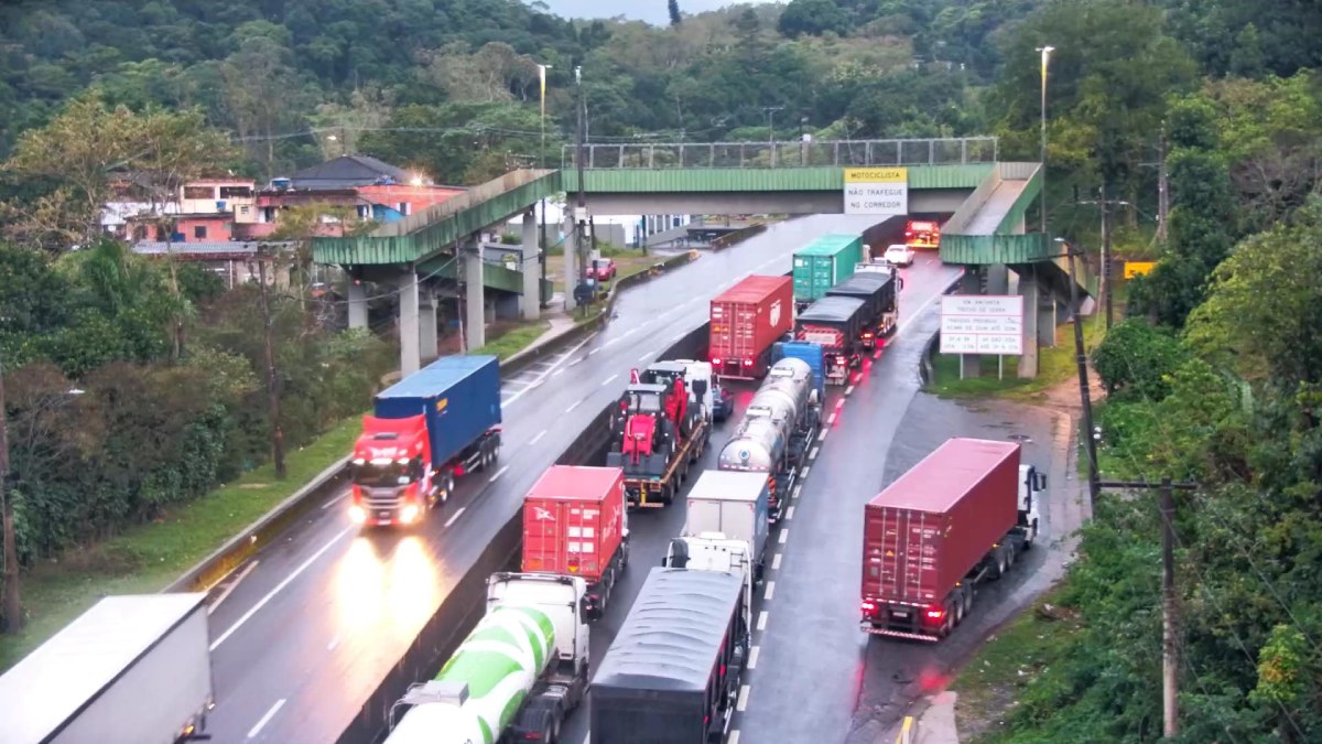 Por conta do acidente o Sistema Anchieta-Imigrantes (SAI) está em operação 5x3