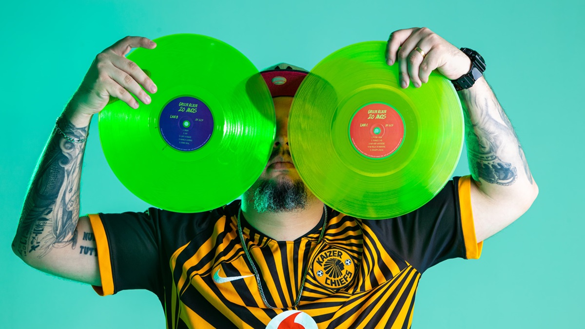 Vinil duplo tem participações de nomes de peso do rap brasileiro e norte-americano
