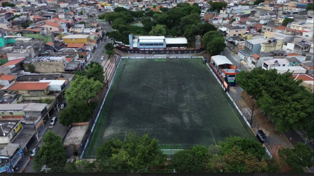 Campo de futebol de várzea em SP