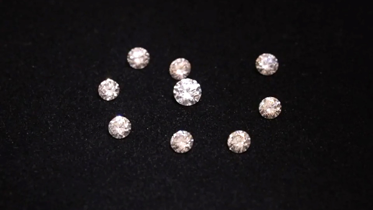 Diamantes cinzas Preta Gil