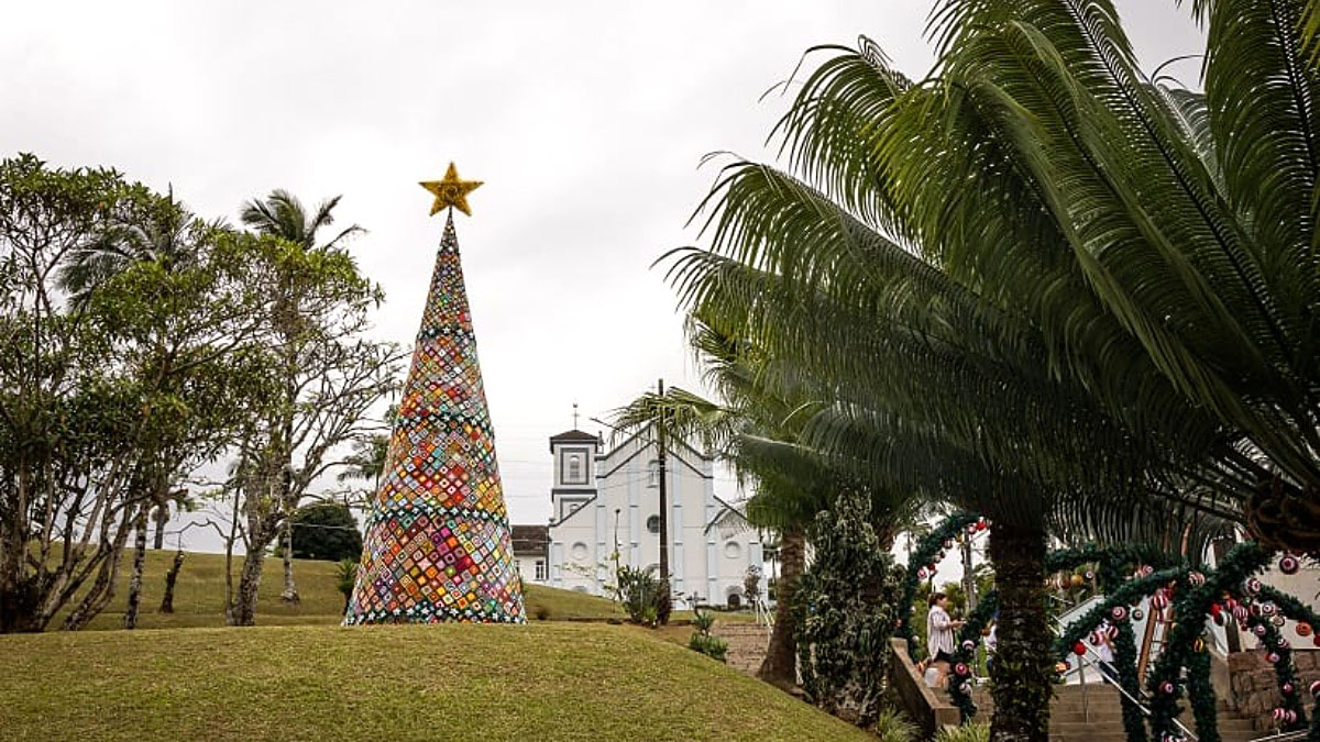 Maior árvore natal crochê SC