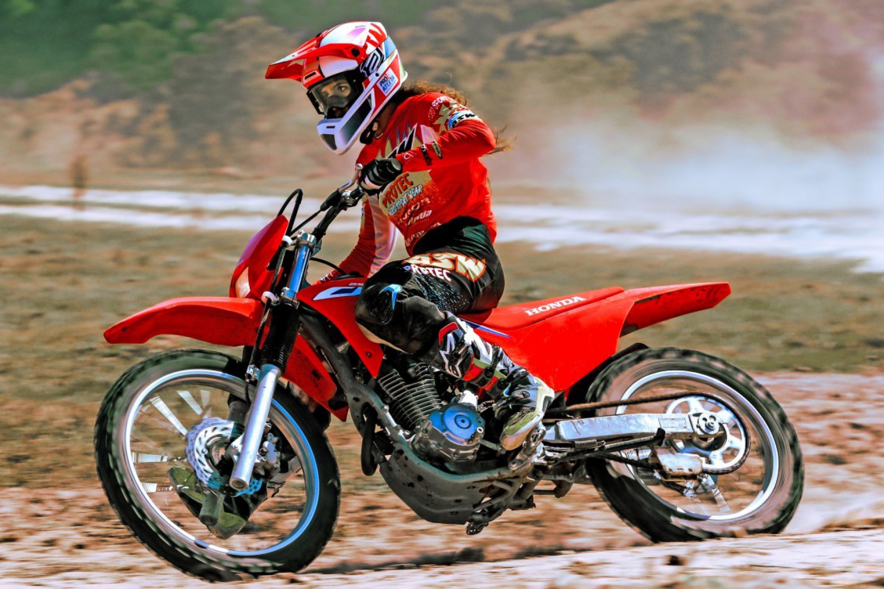 HONDA CRF 250F - Testamos a moto porta de entrada para a emoção do mundo  off-road 