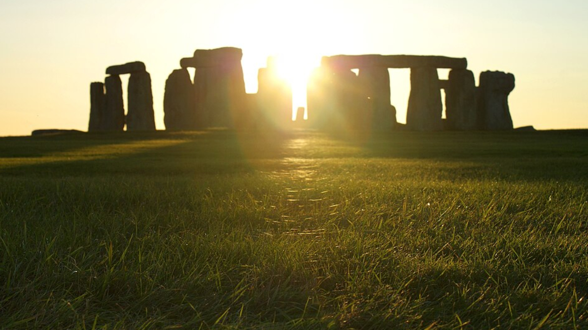 Nova teoria muda a forma como arqueólogos interpretam a origem de Stonehenge (Foto: Andy Powell/ Wikimedia Commons)
