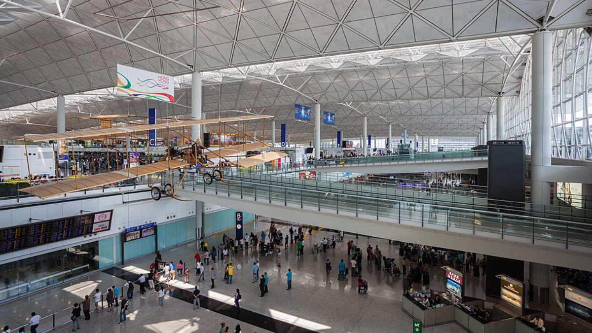 7- Tecnologia avançada e serviços exclusivos colocam Hong Kong entre os aeroportos mais sofisticados da Ásia (Foto: Diego Delso/ Wikimedia Commons)