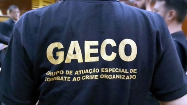 Agente do Gaeco durante operação de combate ao crime organizado em investigação sobre fraudes no setor de combustíveis