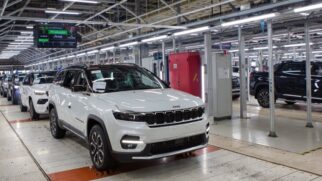 Linha de montagem do Complexo Automotivo de Goiana (PE) para produção de veículos