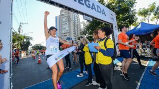 Corridas de rua movimentam a comunidade esportiva e incentivam a prática ao esporte.
