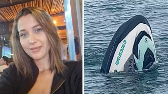 Ao lado direito da imagem uma mulher de cabelos lisos e loiros. Já ao lado direito, uma moto aquática afundando no mar