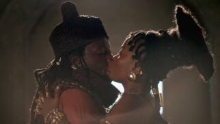 PersonagensDumi e Kenia de A Nobreza do Amor se beijando