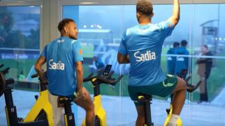 Neymar em apresentação para seleção brasileira na Granja Comary