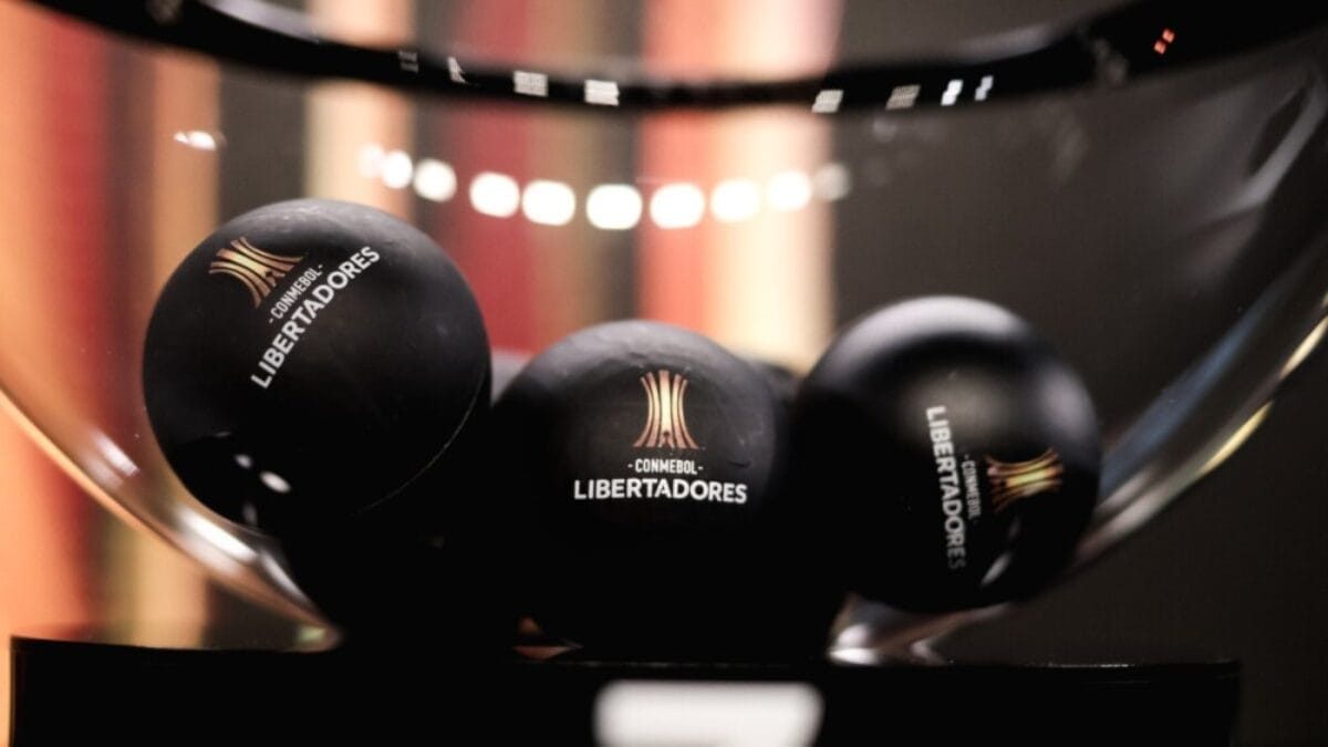 A Conmebol realiza, nesta sexta-feira (29/5), às 12h, o sorteio dos confrontos da fase mata-mata da Copa Libertadores, competição de futebol mais importante do continente