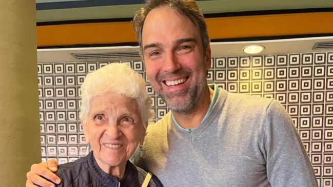 Mãe de Tadeu Schmidt com o filho
