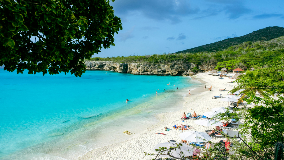 Pequena ilha do Caribe, Curaçao possui economia baseada no turismo e aparece entre os menores PIBs da Copa (Foto: Pexels)